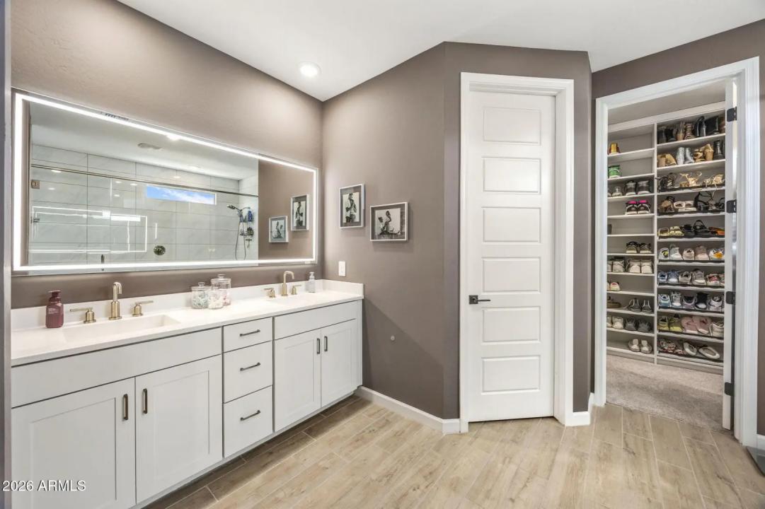 Real Estate Picture 15