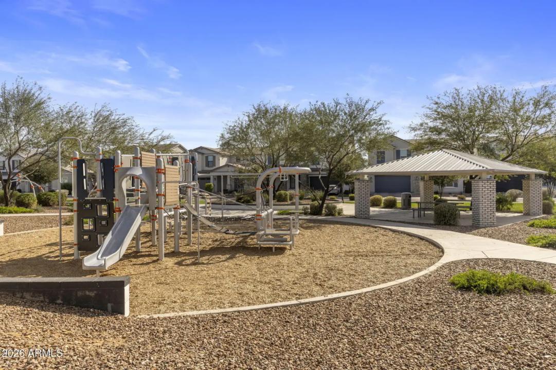 Real Estate Picture 32