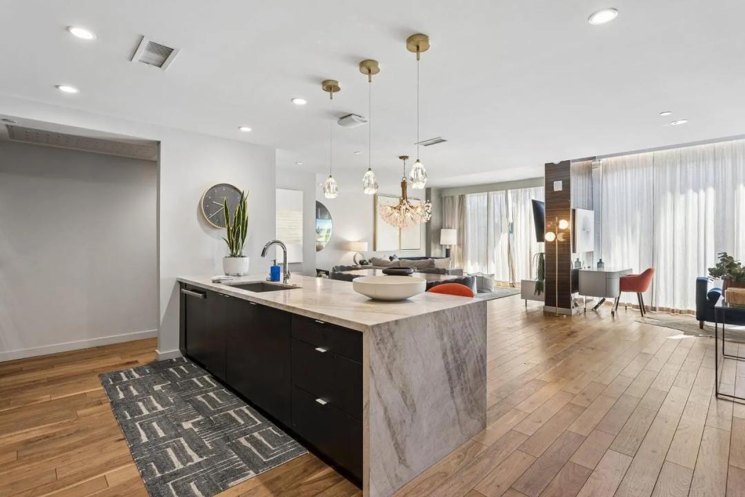 Real Estate Picture 10