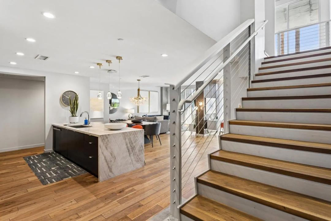 Real Estate Picture 16