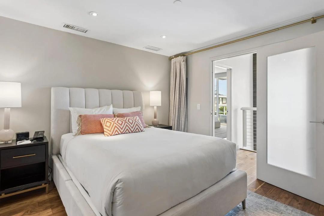 Real Estate Picture 23