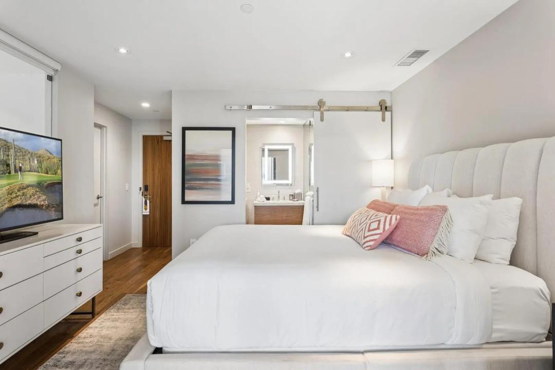 Real Estate Picture 24