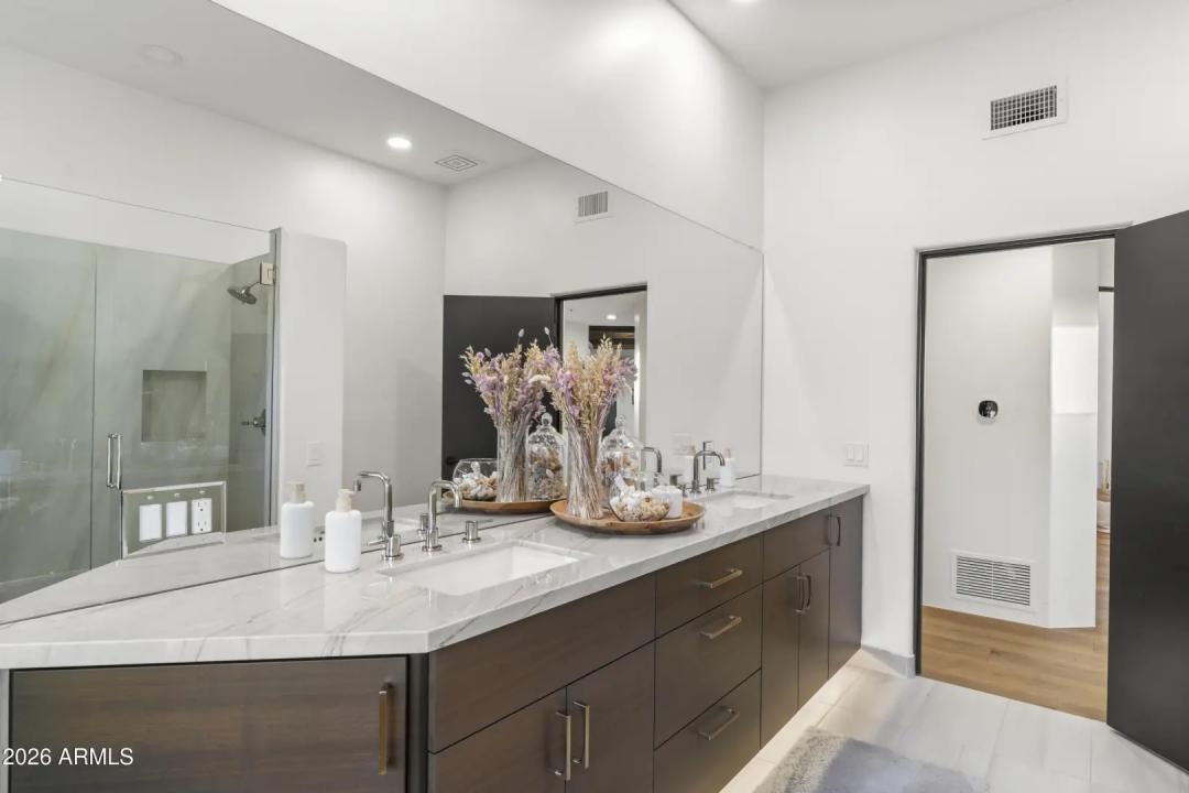 Real Estate Picture 39