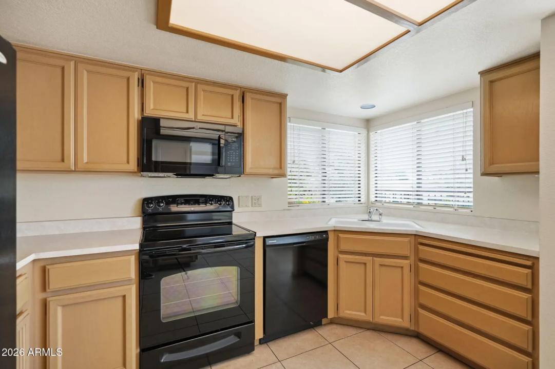 Real Estate Picture 14