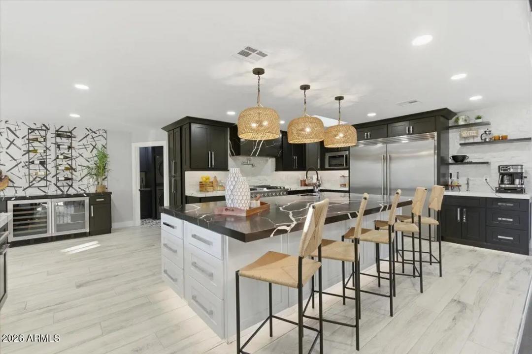 Real Estate Picture 6