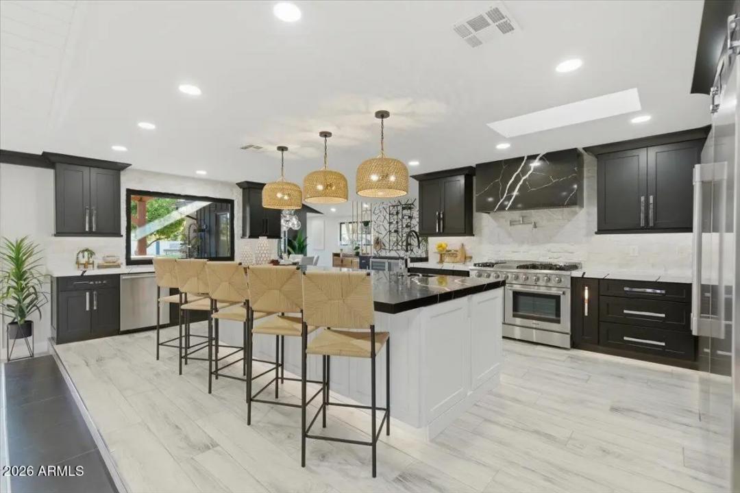 Real Estate Picture 16