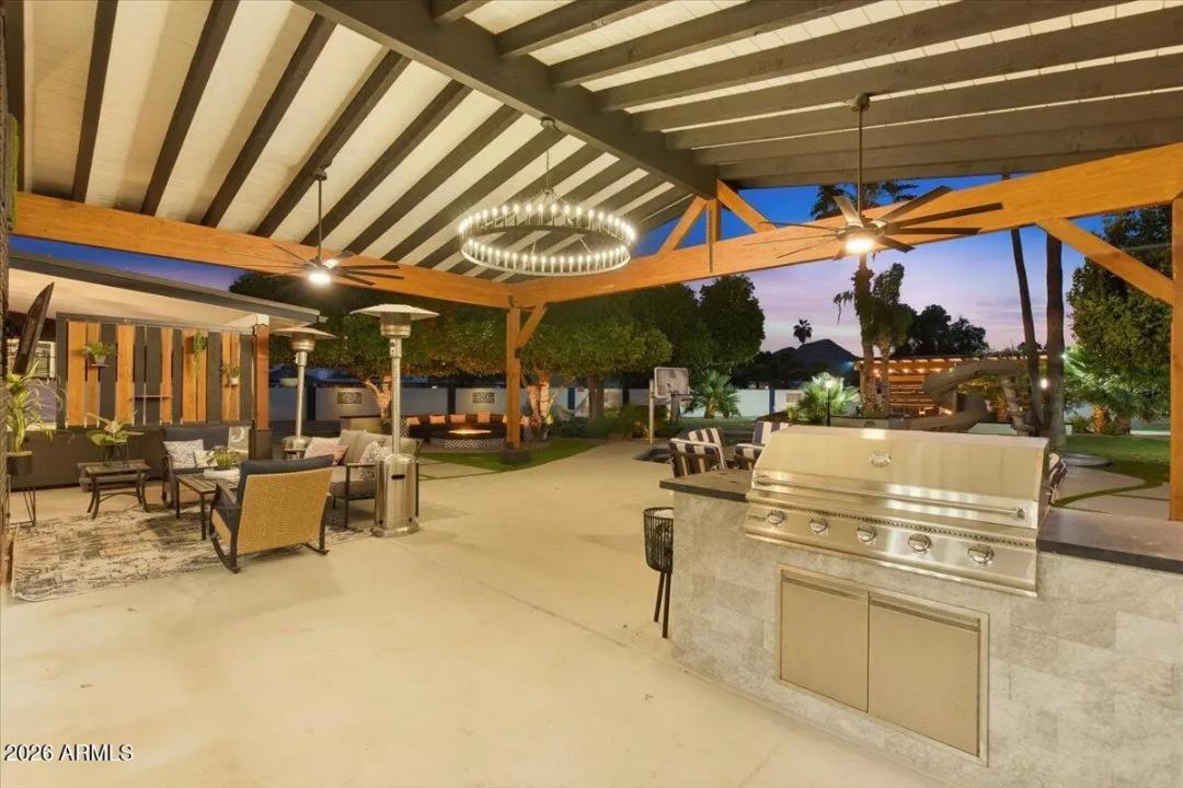 Real Estate Picture 10