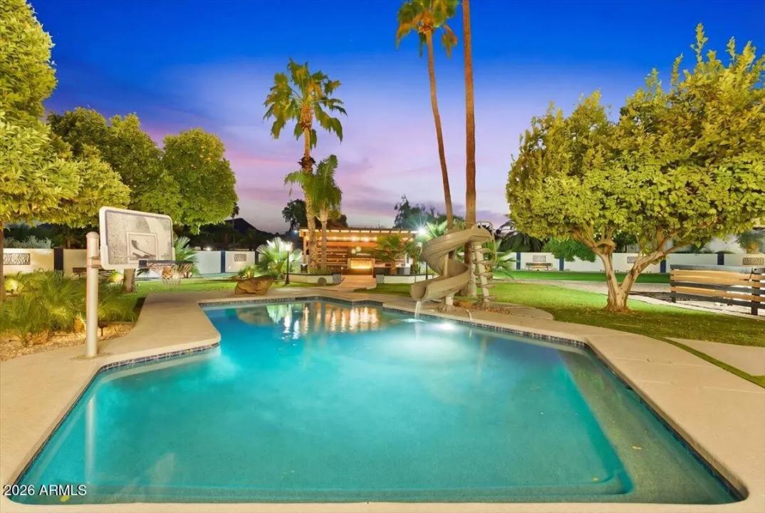 Real Estate Picture 12
