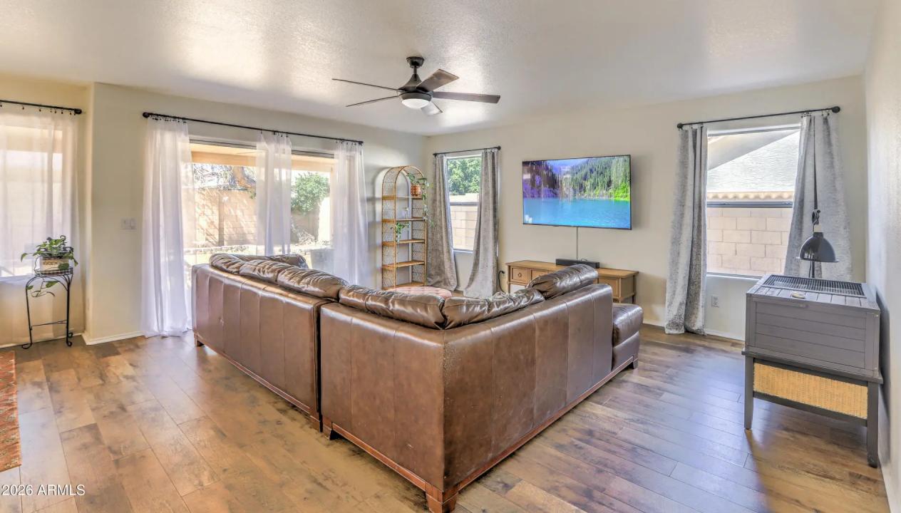 Real Estate Picture 10