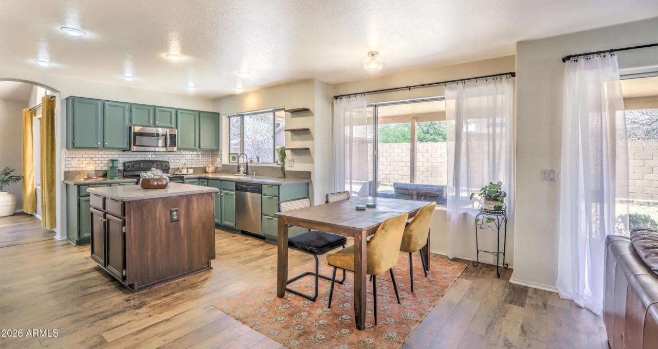 Real Estate Picture 3