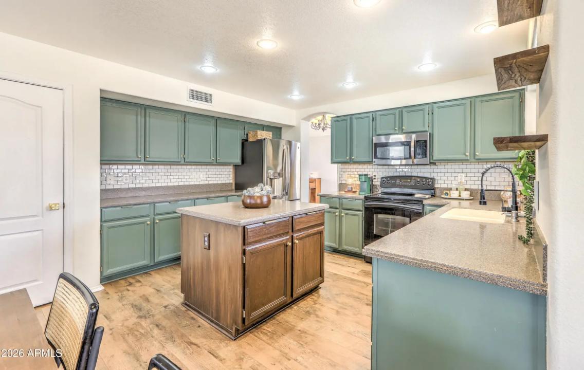 Real Estate Picture 5