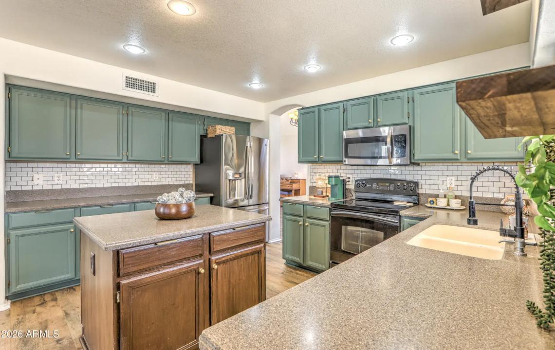 Real Estate Picture 7