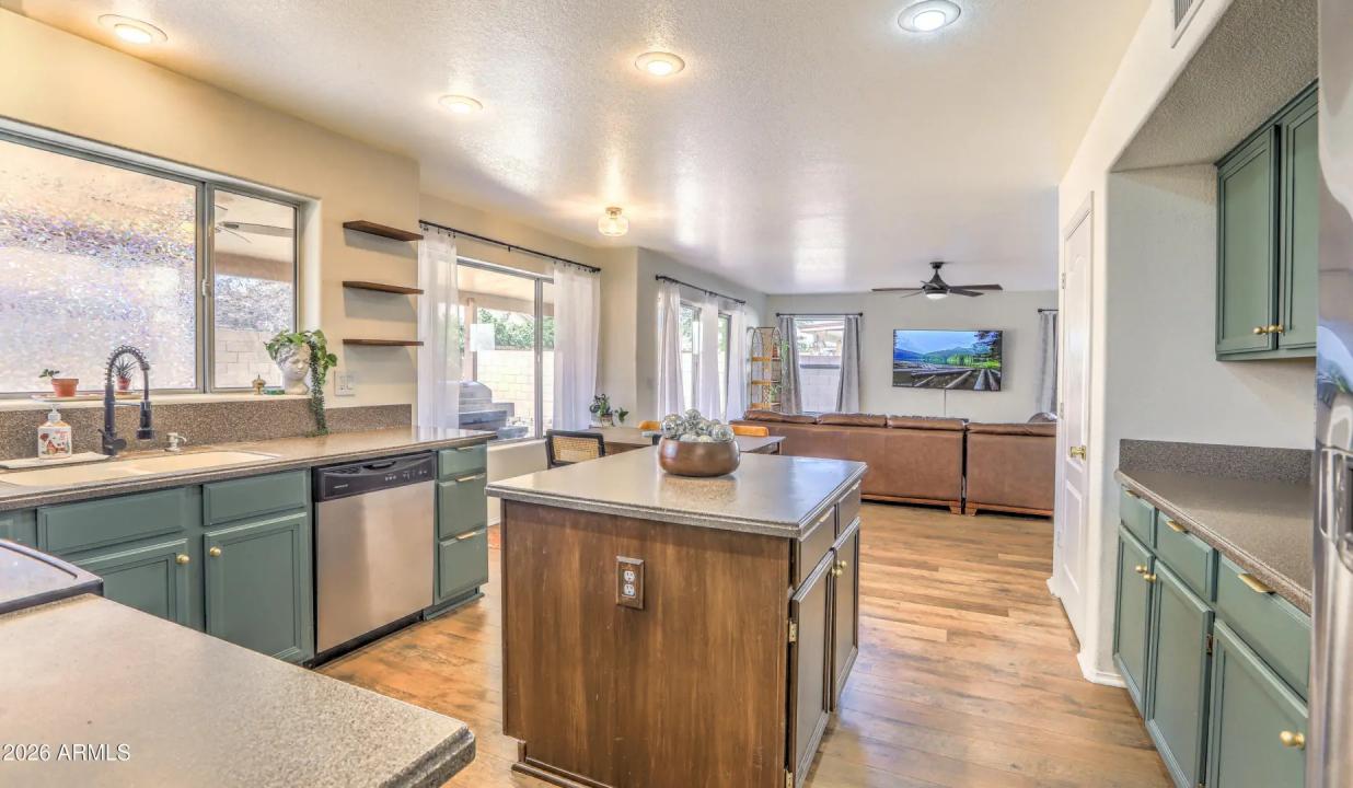 Real Estate Picture 6