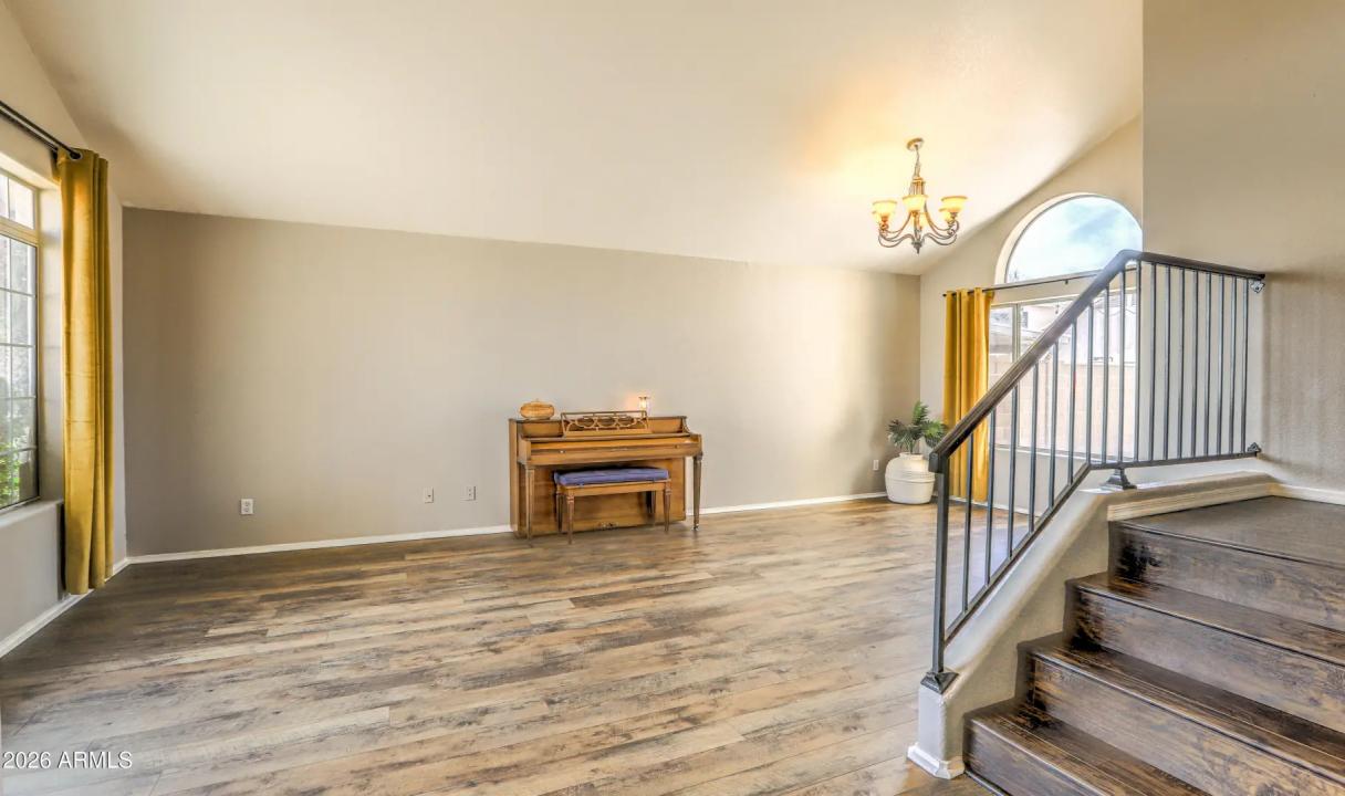 Real Estate Picture 11