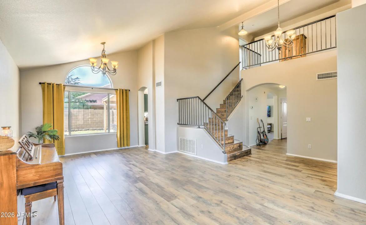 Real Estate Picture 12