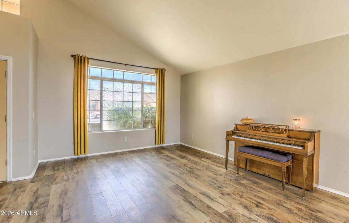 Real Estate Picture 15