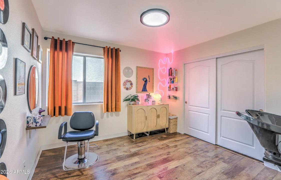 Real Estate Picture 17