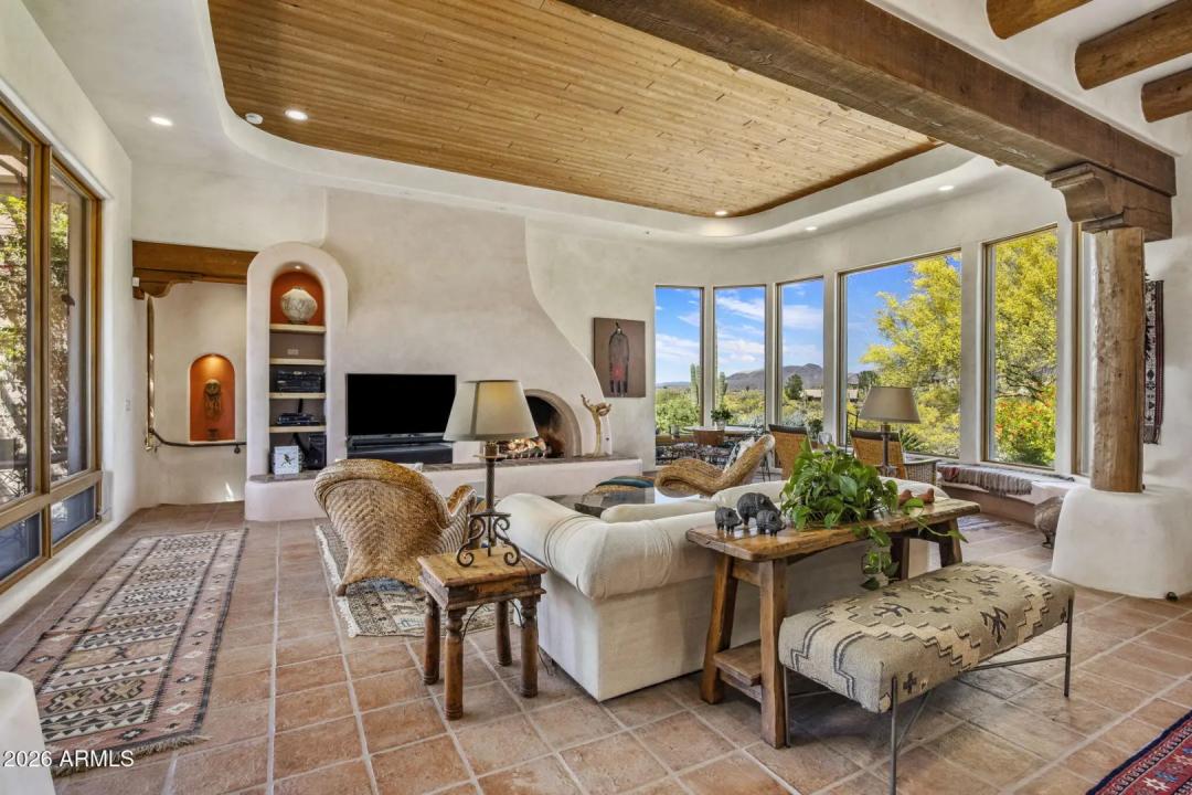 Real Estate Picture 3