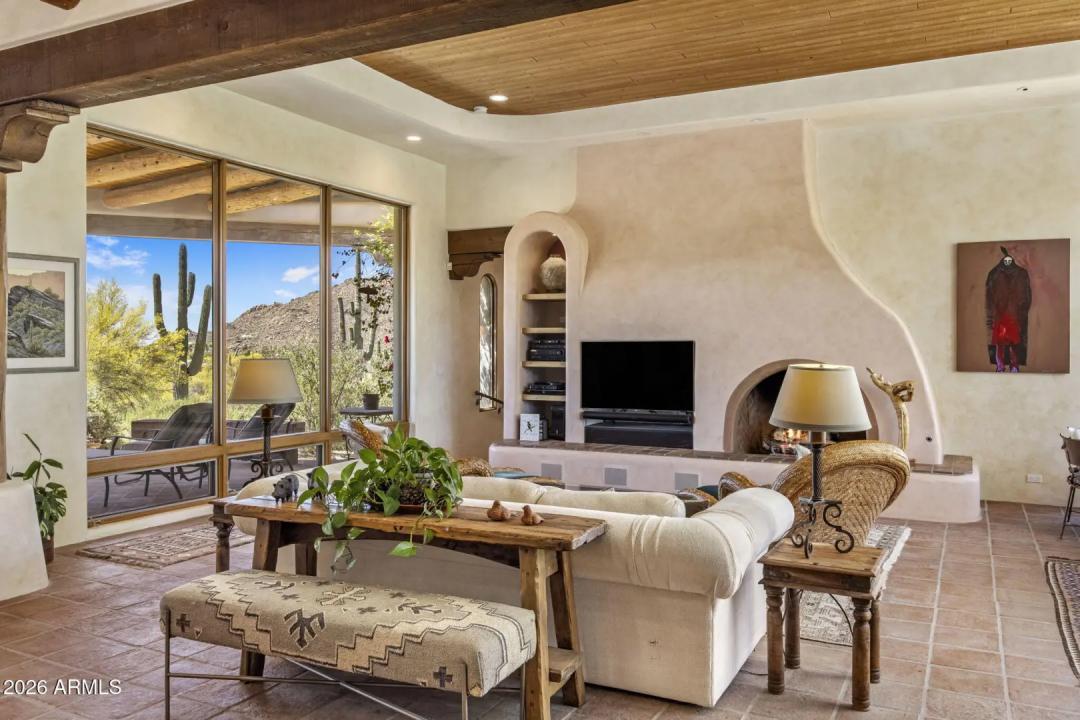 Real Estate Picture 4