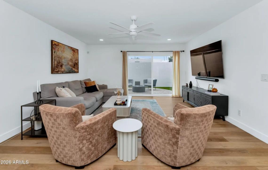 Real Estate Picture 4