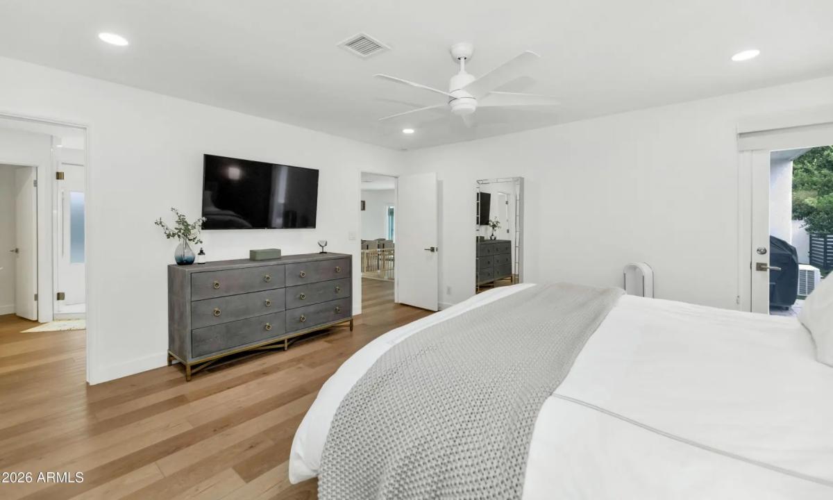 Real Estate Picture 30