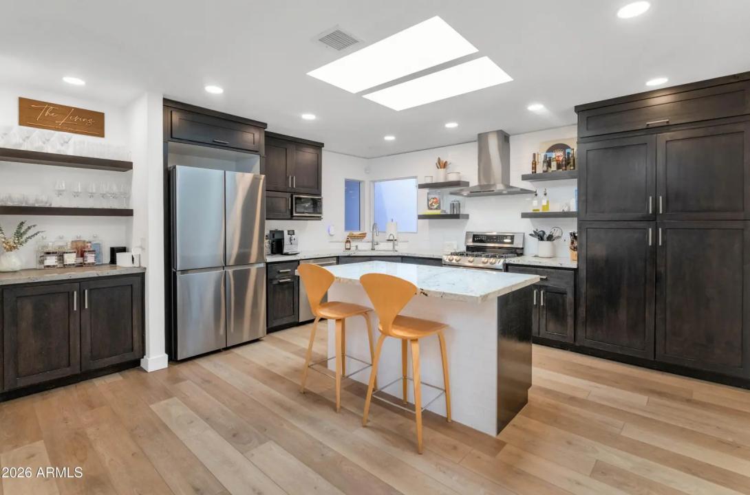 Real Estate Picture 11