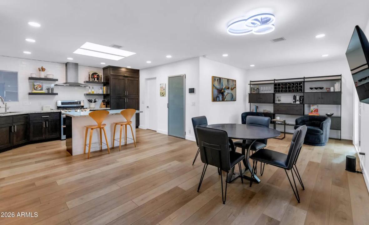 Real Estate Picture 9