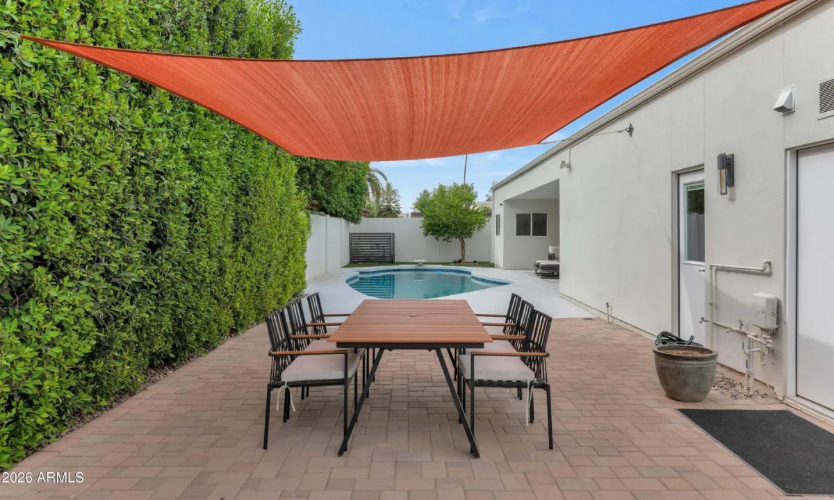 Real Estate Picture 24