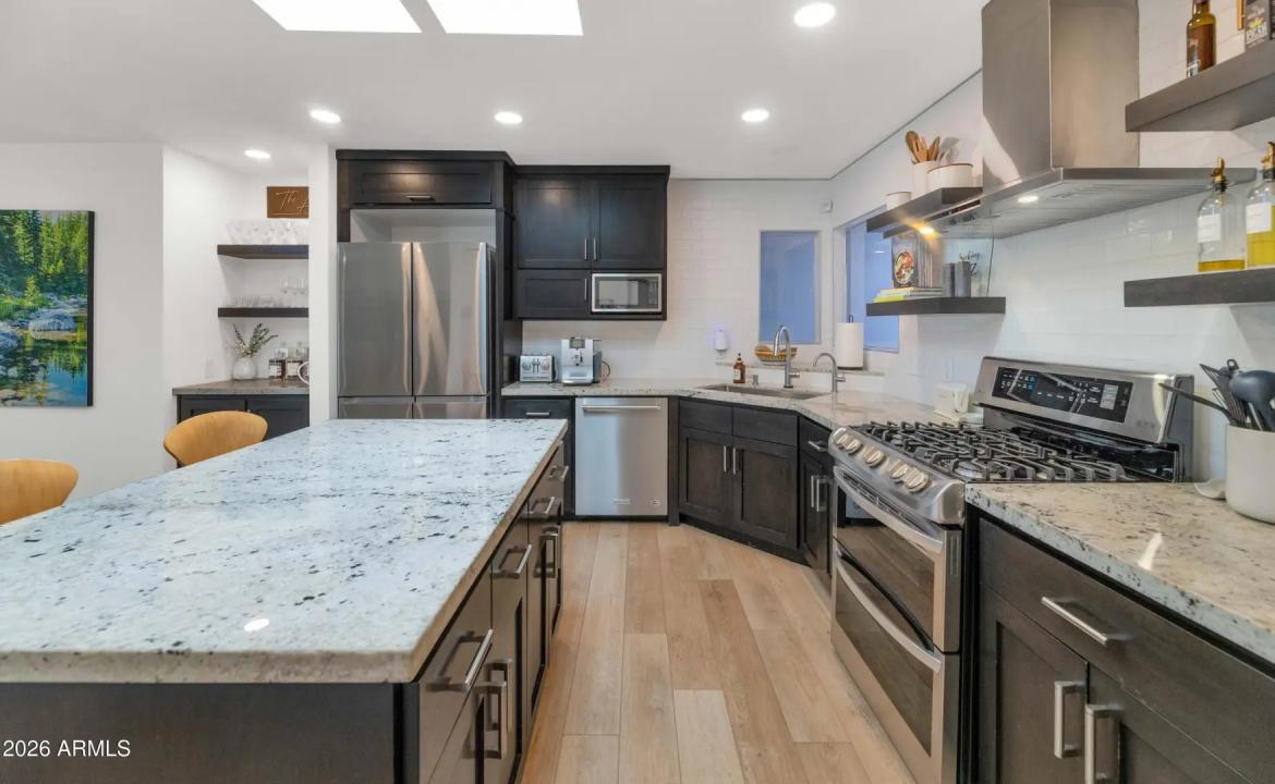 Real Estate Picture 12