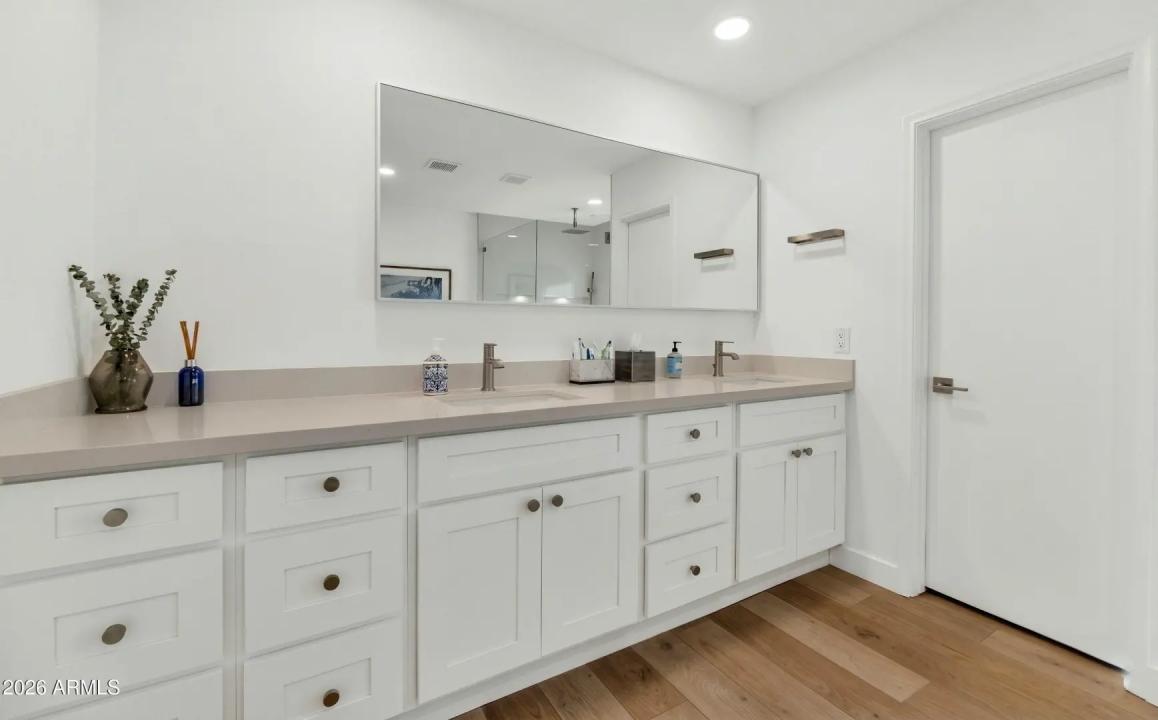 Real Estate Picture 15