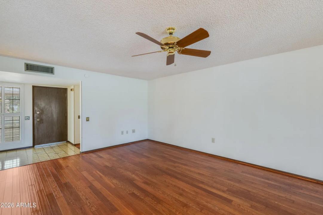 Real Estate Picture 7
