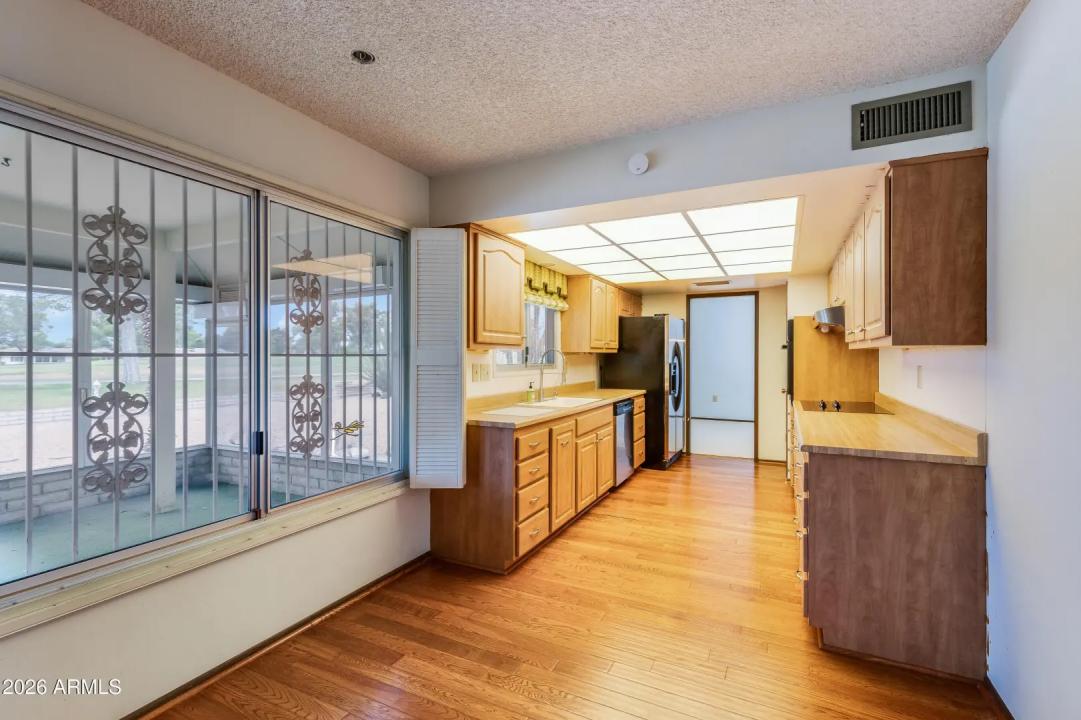 Real Estate Picture 12