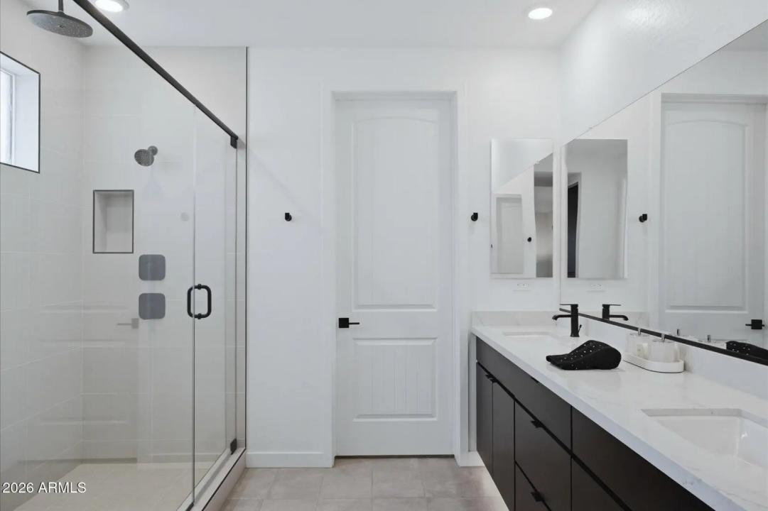 Real Estate Picture 13