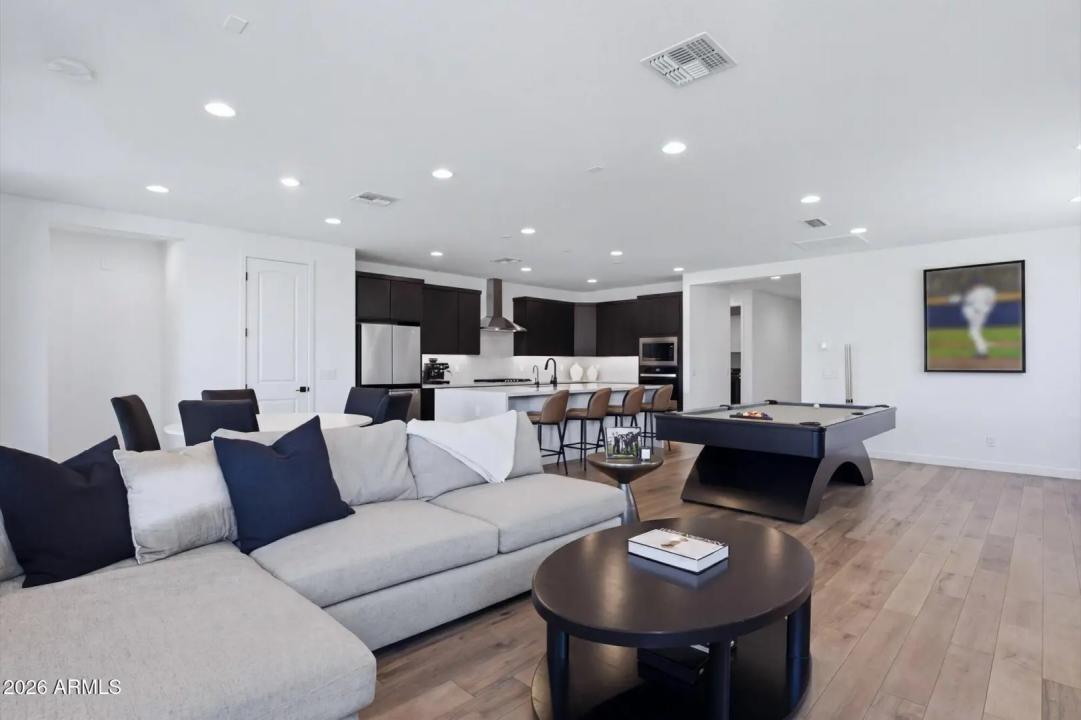 Real Estate Picture 4