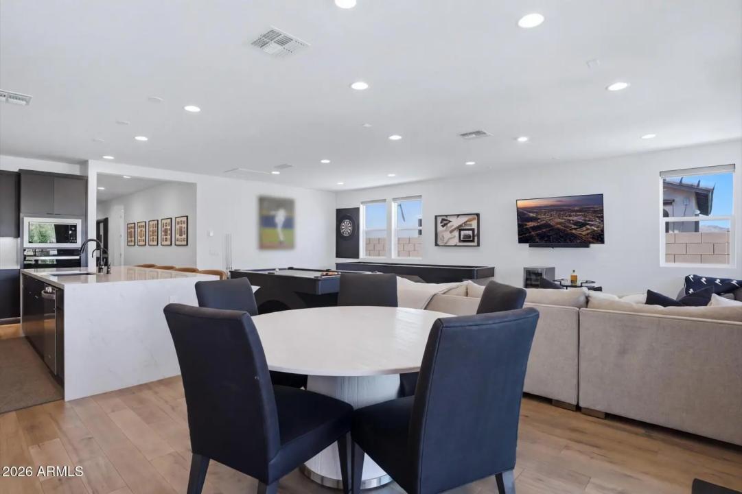 Real Estate Picture 5