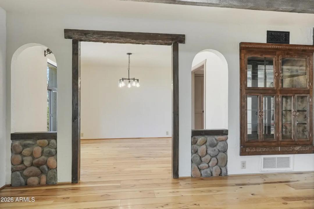 Real Estate Picture 8