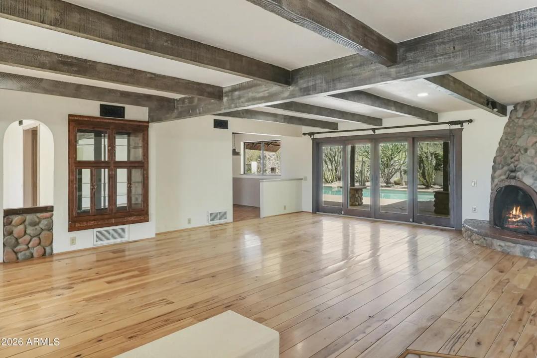 Real Estate Picture 7