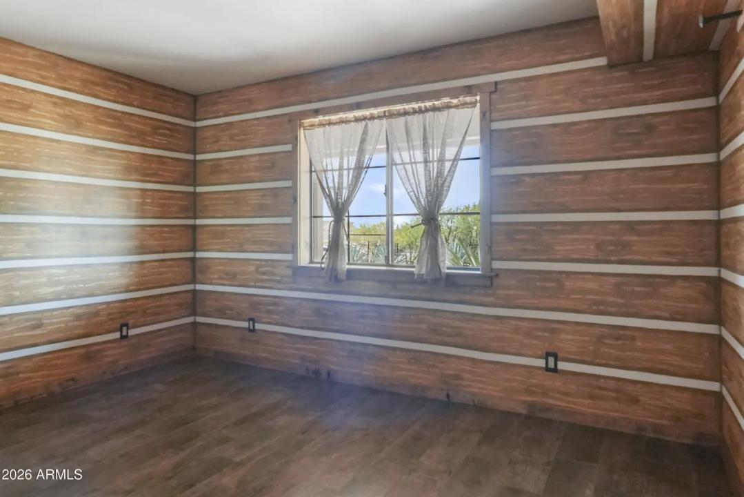 Real Estate Picture 30