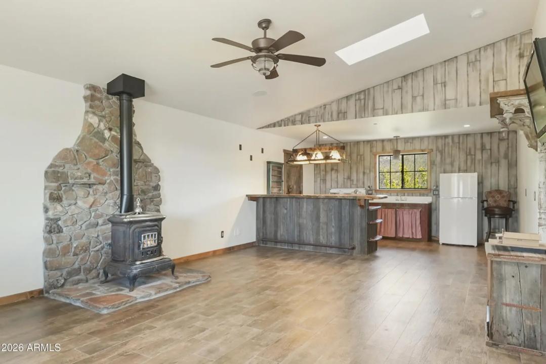 Real Estate Picture 28