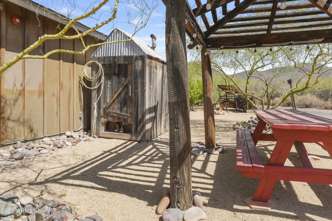 Real Estate Picture 33