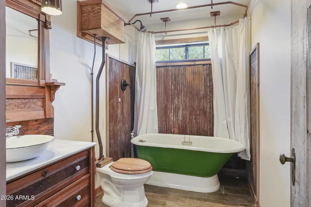 Real Estate Picture 32