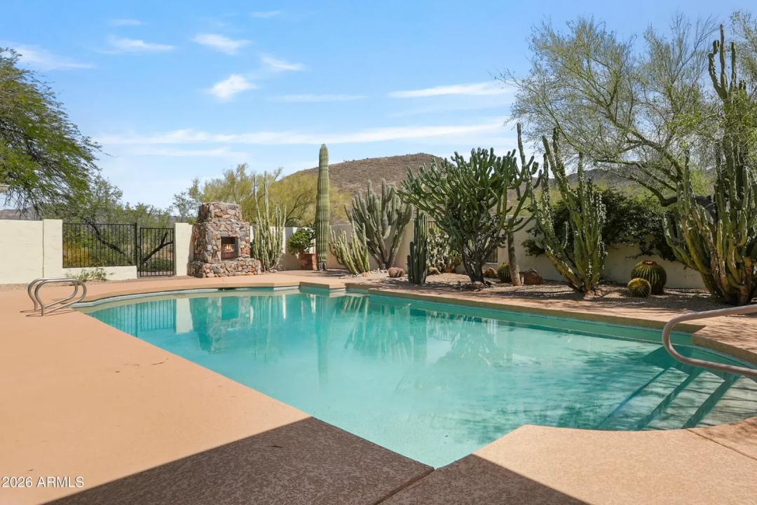 Real Estate Picture 16