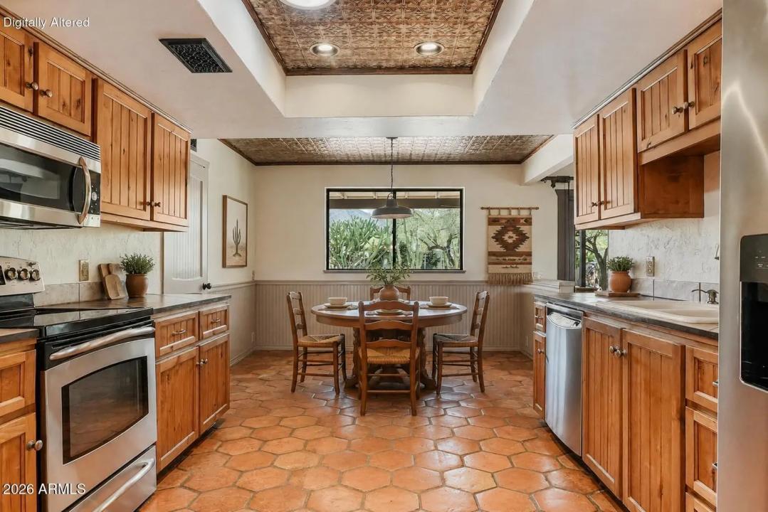 Real Estate Picture 12