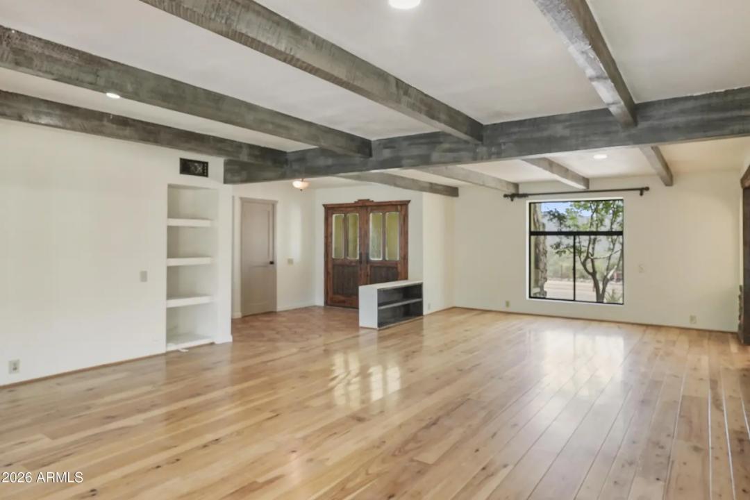 Real Estate Picture 8