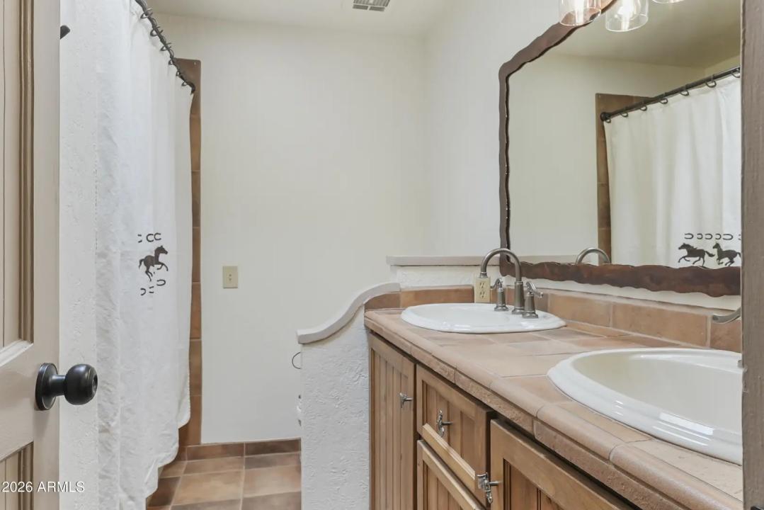 Real Estate Picture 17