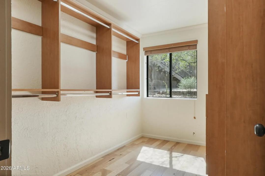 Real Estate Picture 16