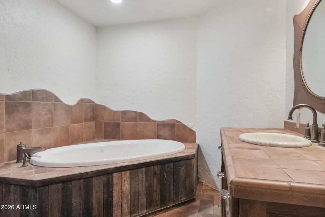 Real Estate Picture 15