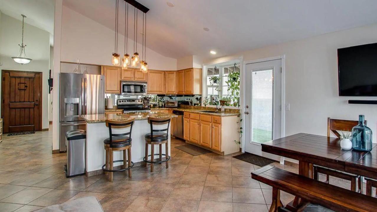 Real Estate Picture 1