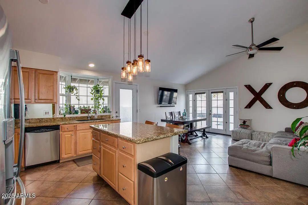 Real Estate Picture 4