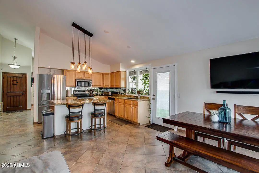 Real Estate Picture 5